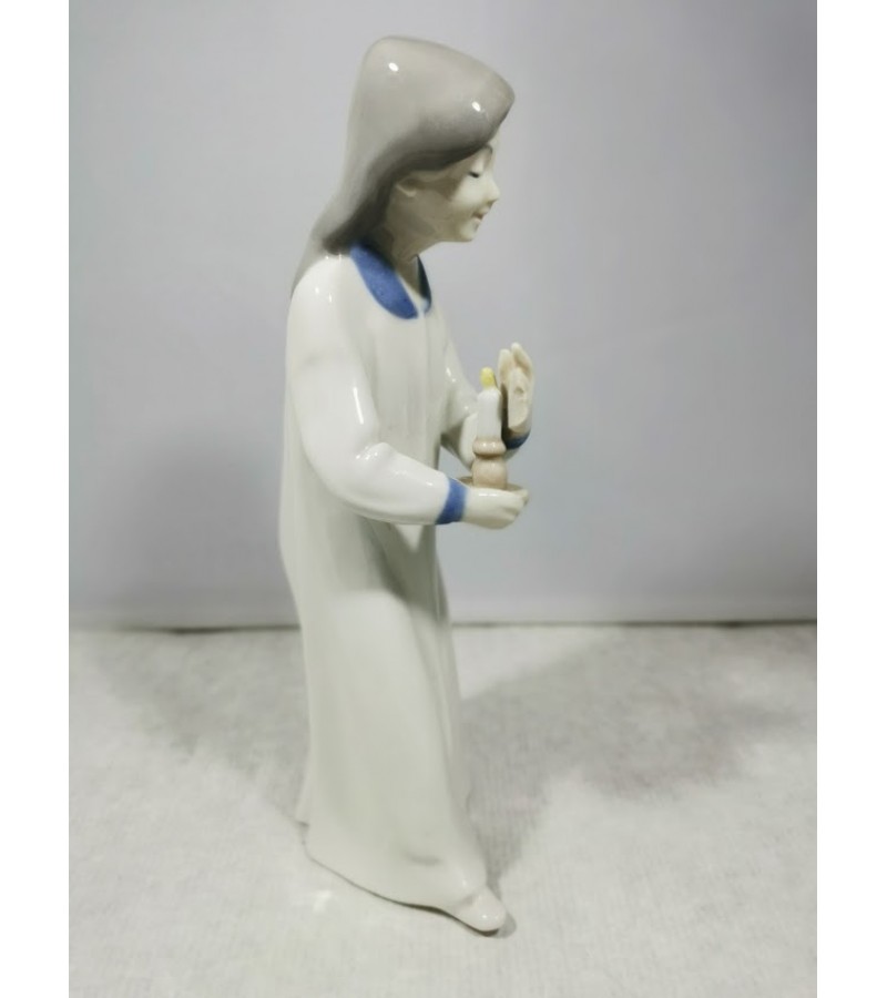 Statulėlė porcelianinė Mergina su žvake. Porzellanfabrik Carl Scheidig. Kaina 23