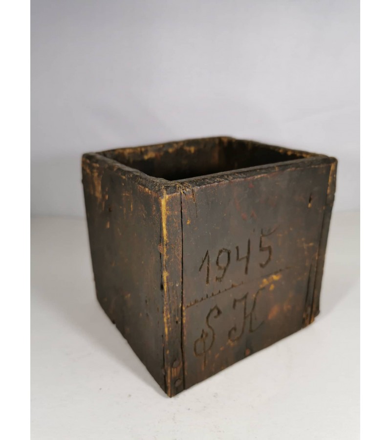 Dėžutė medinė tremtinio S.K. 1945 m. Kaina 23