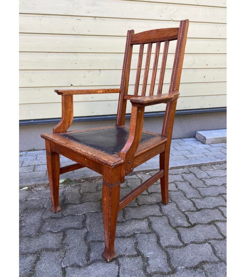 Krėslas su porankias antikvarinis Biedermeier stiliaus, ąžuolinis. Tvirtas ir patogus. Kėdė su porankiais. Kaina 157