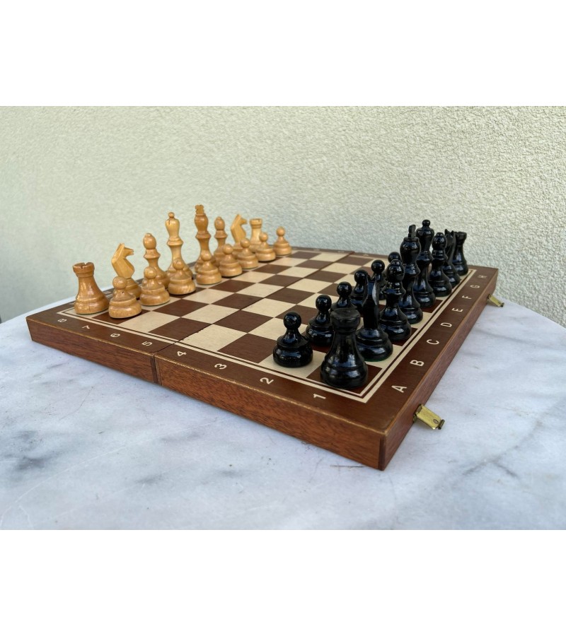 Šachmatai su lenta mediniai, vintažiniai. Kaina 83 už viską