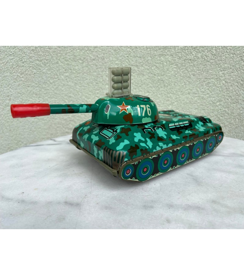 Žaislas - skardinis sovietinis tankas tarybinių laikų. Kaina 63