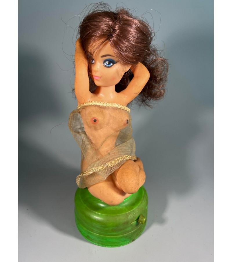 Žaislas, statulėlė - Mergina, vintažinis, veikiantis, šviečiantis. Made in Hong Kong. Kaina 63