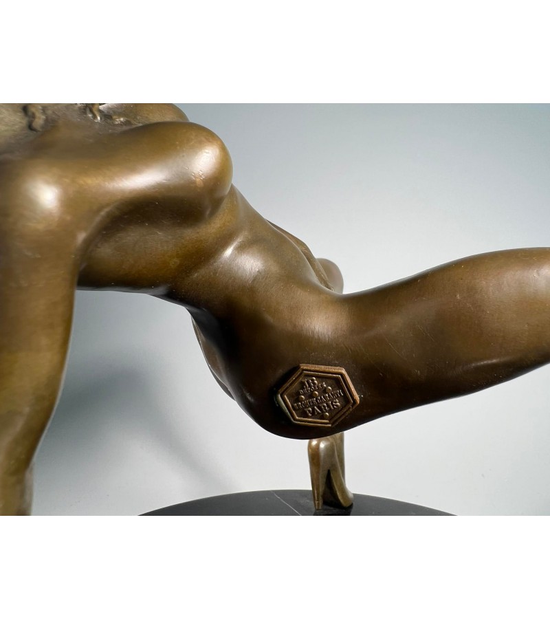 Skulptūra, statulėlė erotinė, bronzinė Mergina. Autorius Jean Patoue. Prancūzija. Svoris 3,7 kg. Kaina 237