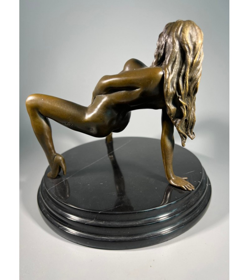 Skulptūra, statulėlė erotinė, bronzinė Mergina. Autorius Jean Patoue. Prancūzija. Svoris 3,7 kg. Kaina 237