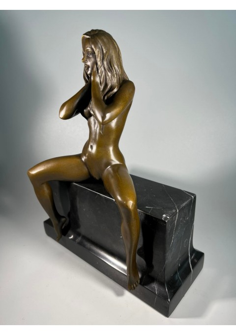 Skulptūra, statulėlė erotinė, bronzinė Mergina. Autorinė. Prancūzija. Svoris 4,3 kg. Kaina 237
