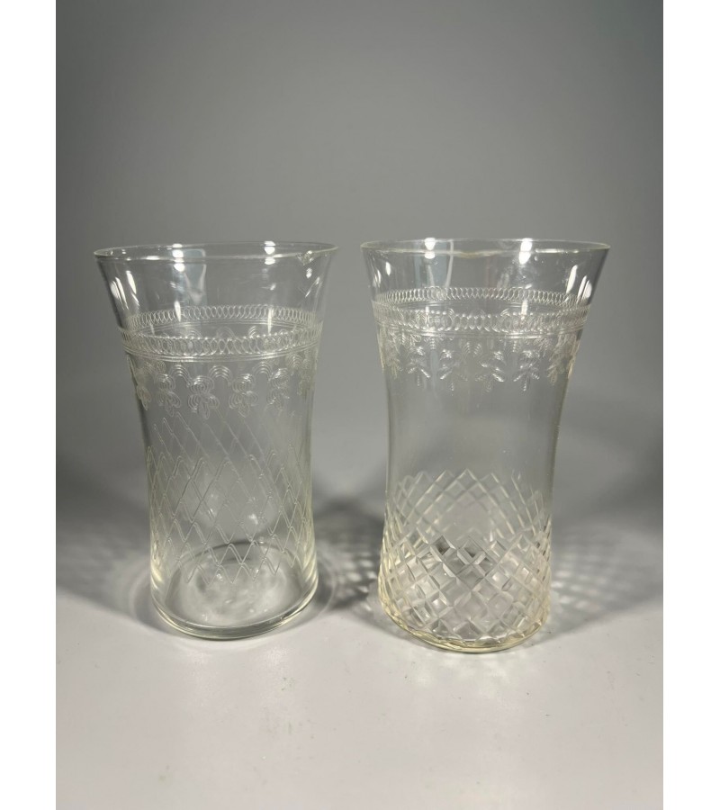 Stiklinės antikvarinės, raižytos, plono stiklo, Viktorijos laikų (1837-1901) stiliaus. 2 vnt. Kaina po 13