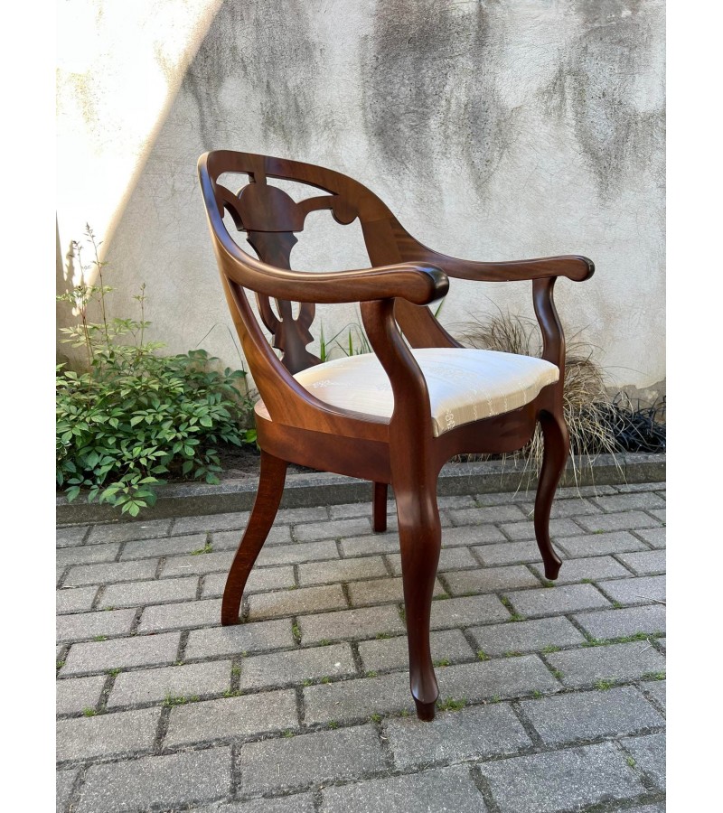 Kėdė su porankiais. krėslas GOTHENBURG tvirtas, antikvarinio stiliaus. Kaina 187