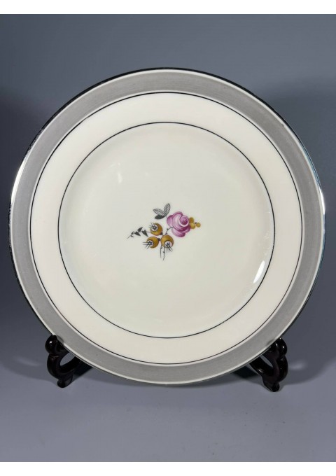 Lėkštės porcelianinės, antikvarinės H & C Chodau Czechoslovakia. 1918-1938 m.  6 vnt. Skersmuo 17 cm.  Kaina 32 už visas