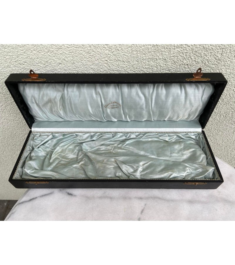 Dėžutė antikvarinė sidabriniam samčiui ar pan.  Dydis: 6,5 x 13,5 x 43 cm. Kaina 26