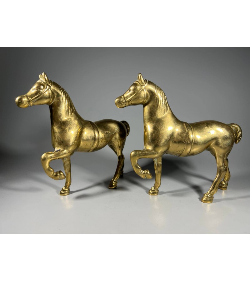 Statulėlės, figūrėlės arkliukų, žirgų bronzės, antikvarinio stiliaus. 2 vnt. Kaina po 36