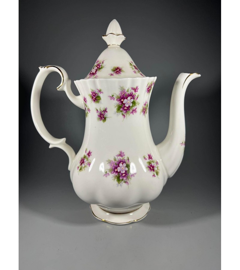 Arbatinukas, kavinukas porcelianinis Royal Albert, Bone China, England, SWEET VIOLETS. Kaina 36