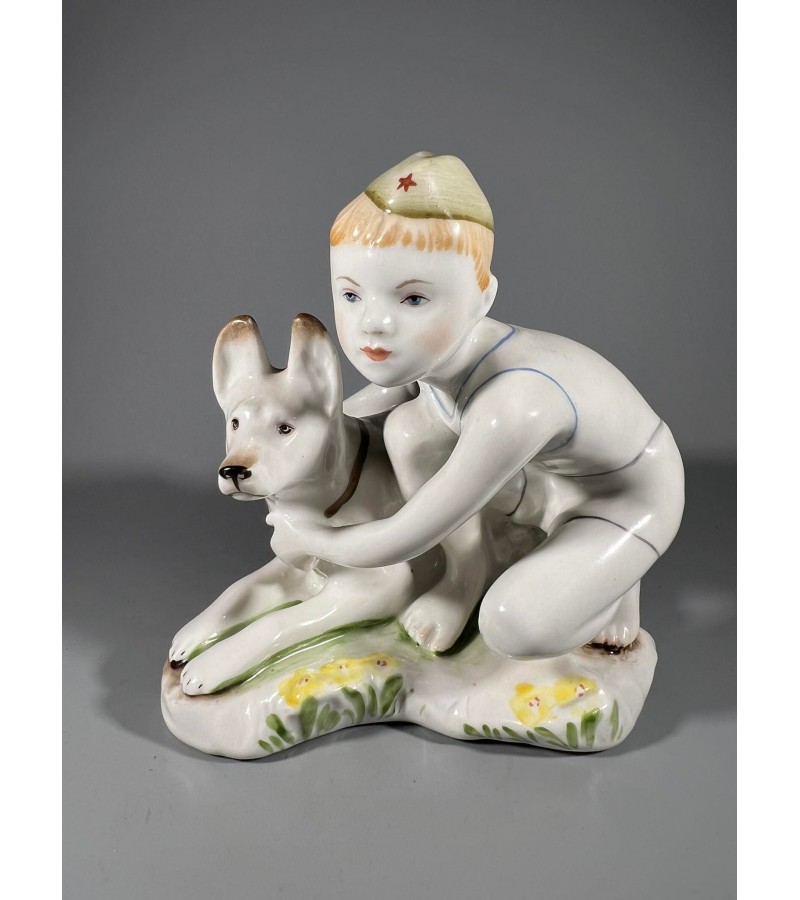 Statulėlė porcelianinė Jaunasis pasienietis, 1950 m., sovietinė, tarybinių laikų. Kaina 87