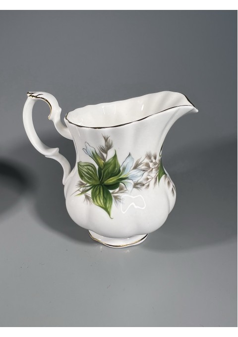 Indas grietinėlei porcelianinis Royal Albert, Bone China, England, TRILLIUM. Kaina 18