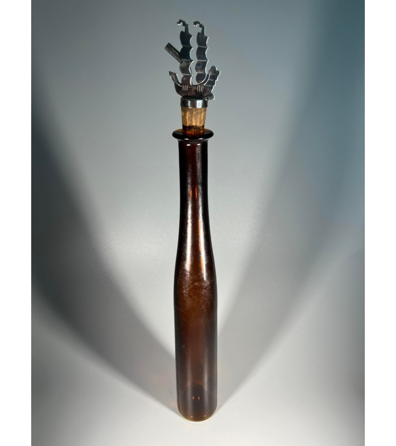 Butelis su sidabruotu kamščiu-burlaiviu, antikvariniai. Kaina 33