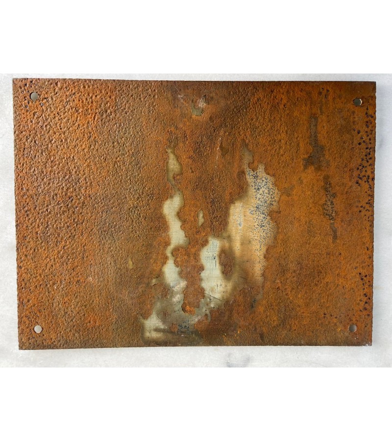 Lentelė skardinė, storos skardos, emaliuota su kaukole, įspėjamoji, 1970 m. Dydis: 28 x 22 cm. Svoris 1,4 kg. Kaina 63