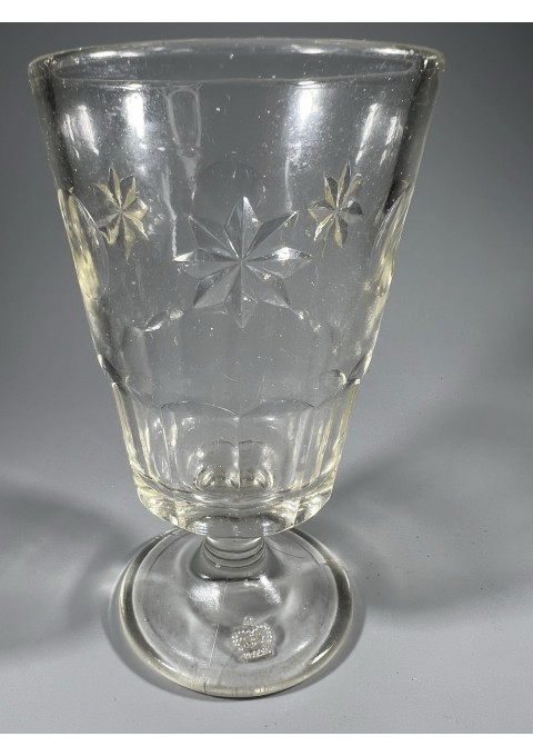 Taurė, taurelelė, stikliukas, lafitnik, antikvarinis. 150 g. Aukštis 13 cm. Kaina 28