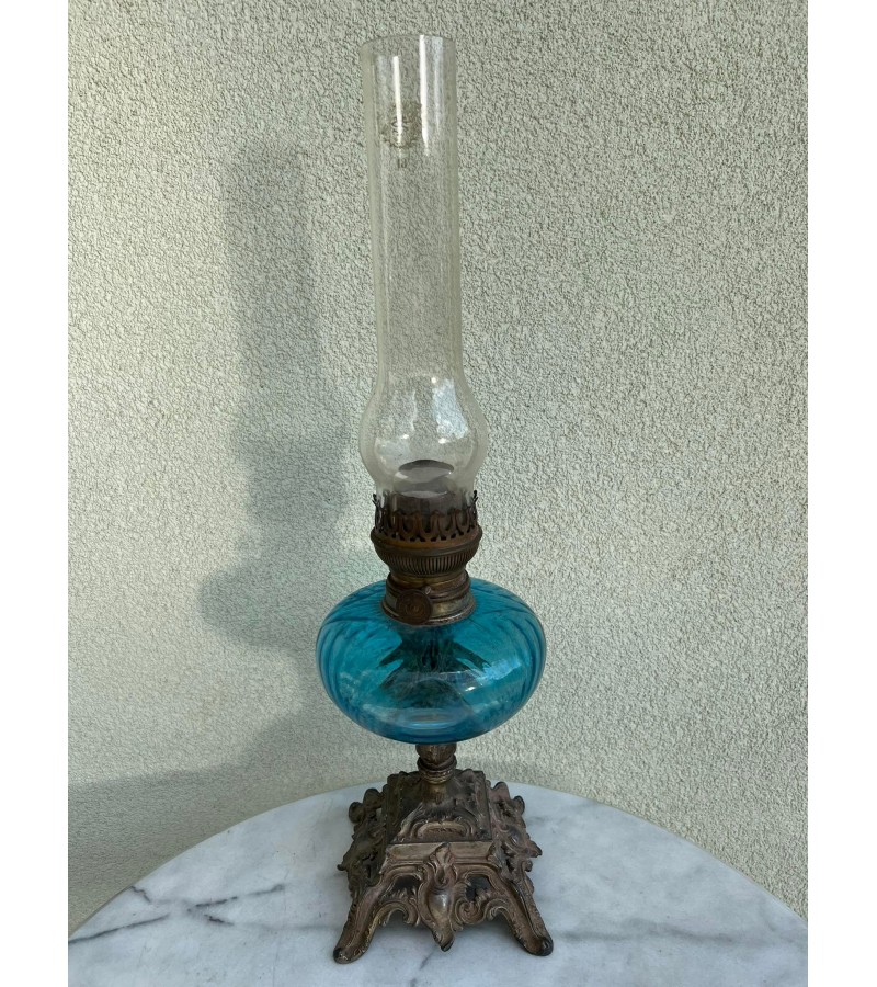 Lempa žibalinė, antikvarinė, mėlyno stiklo, puošniu metaliniu pagrindu. Lempereur & Bernard. Belgija. Veikianti. Kaina 92