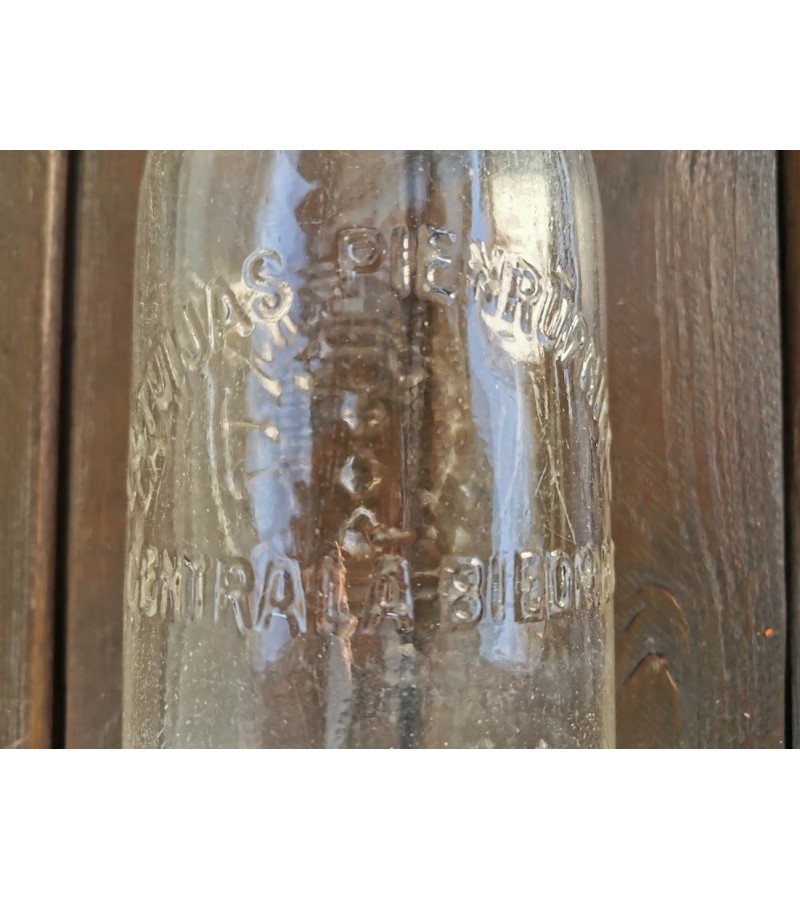 Butelis pienui Latvijas Piensaimnieku Centrālā Biedriba, antikvarinis, tarpukario laikų, latviškas. Talpa 1 l.  Kaina 48