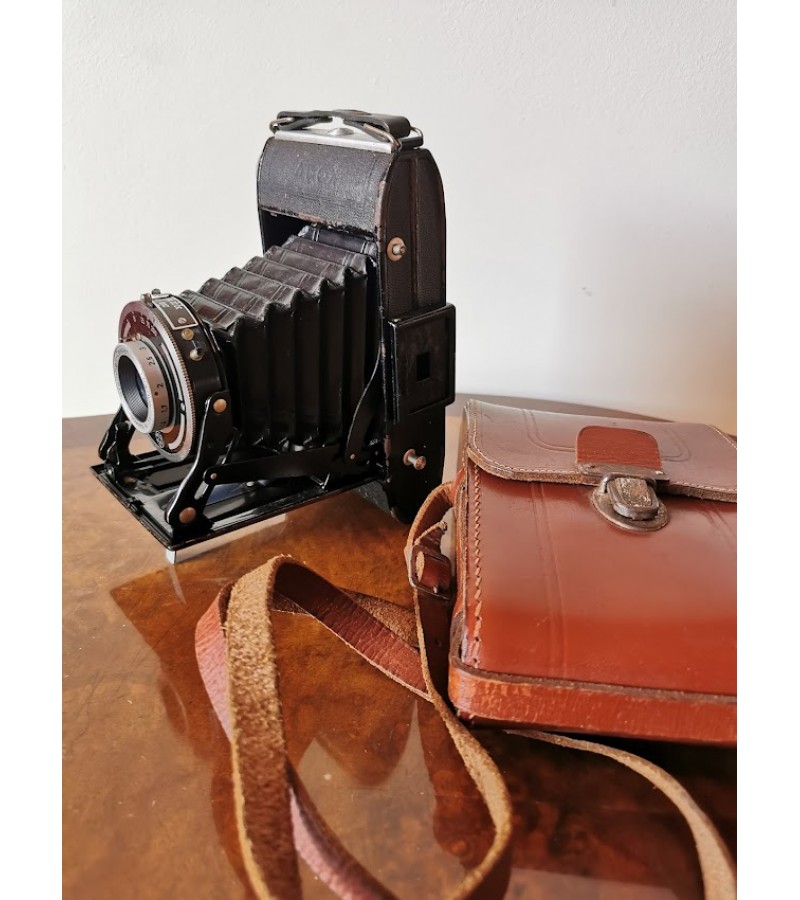 Fotoaparatas Adox su dėklu antikvarinis. Kaina 78