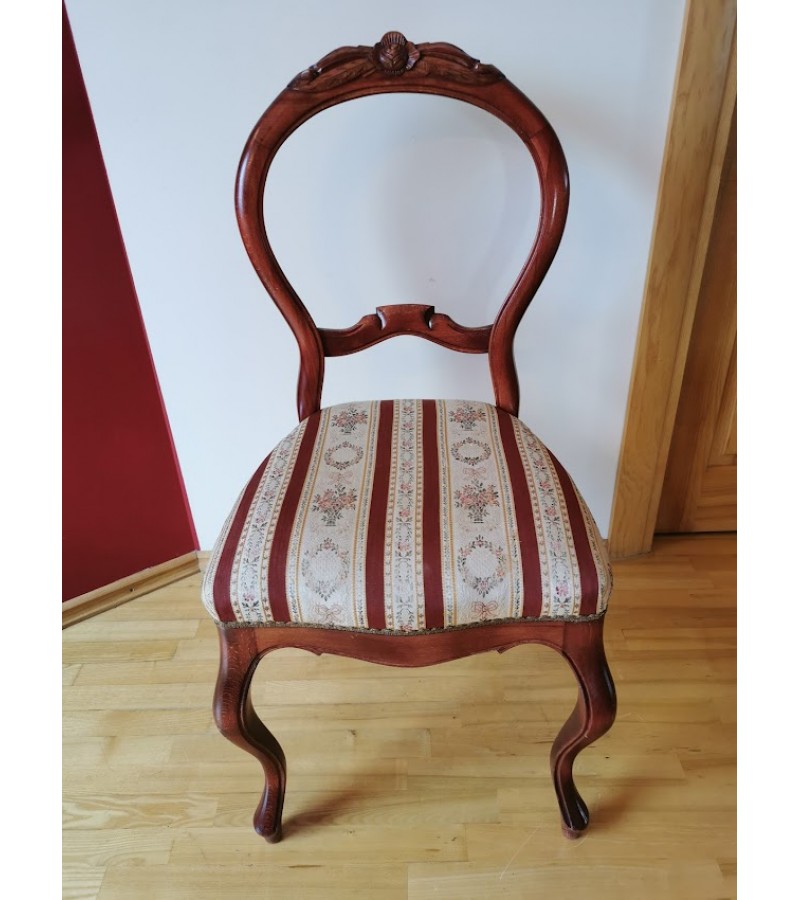 Kėdės antikvarinio stiliaus. Tvirtos, beveik nenaudotos. 2 vnt. Kaina po 48