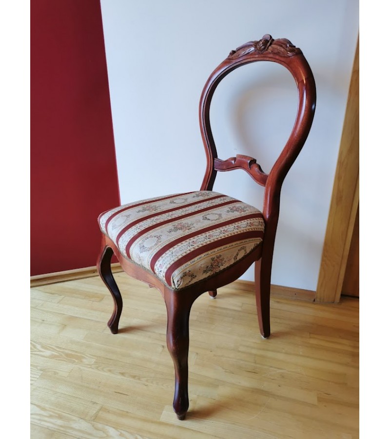 Kėdės antikvarinio stiliaus. Tvirtos, beveik nenaudotos. 2 vnt. Kaina po 48