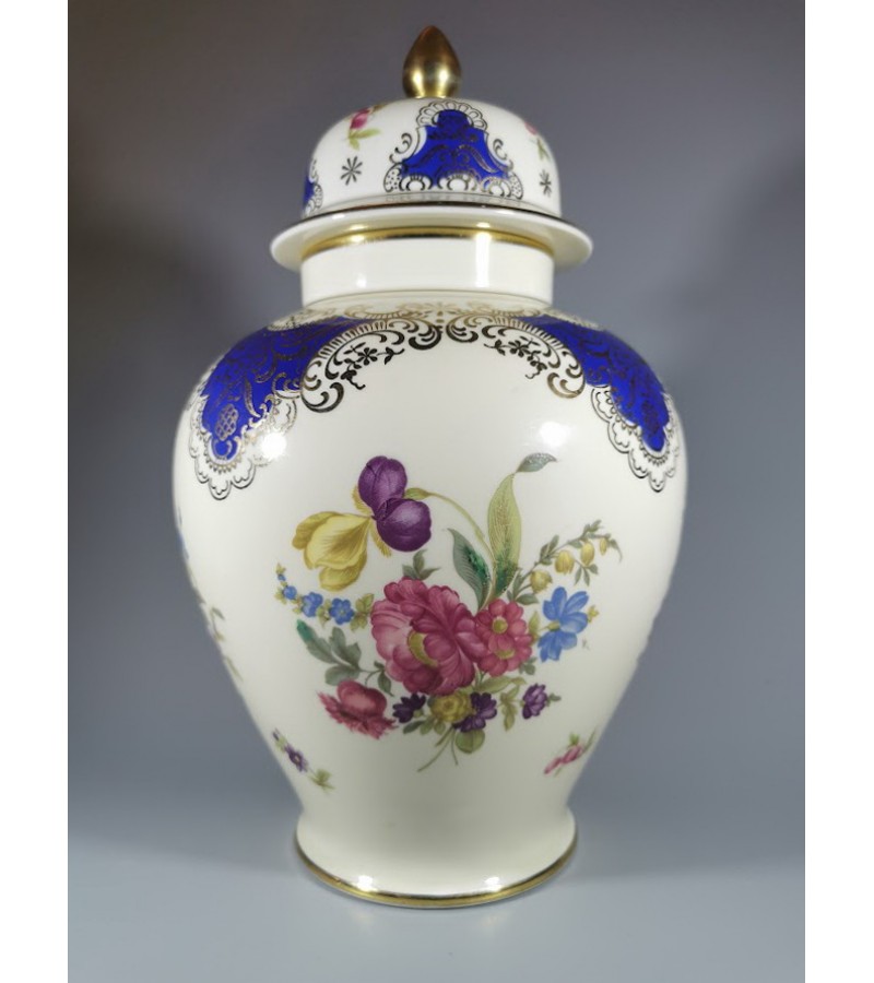 Vaza, urna, amfora su dangčiu, porcelianinė. Bavaria Germany. Kaina 53