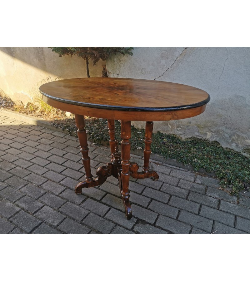 Nedidelis valgomojo stalas, antikvarinis, ovalus, riešutmedžio lukštas. Kaina 138