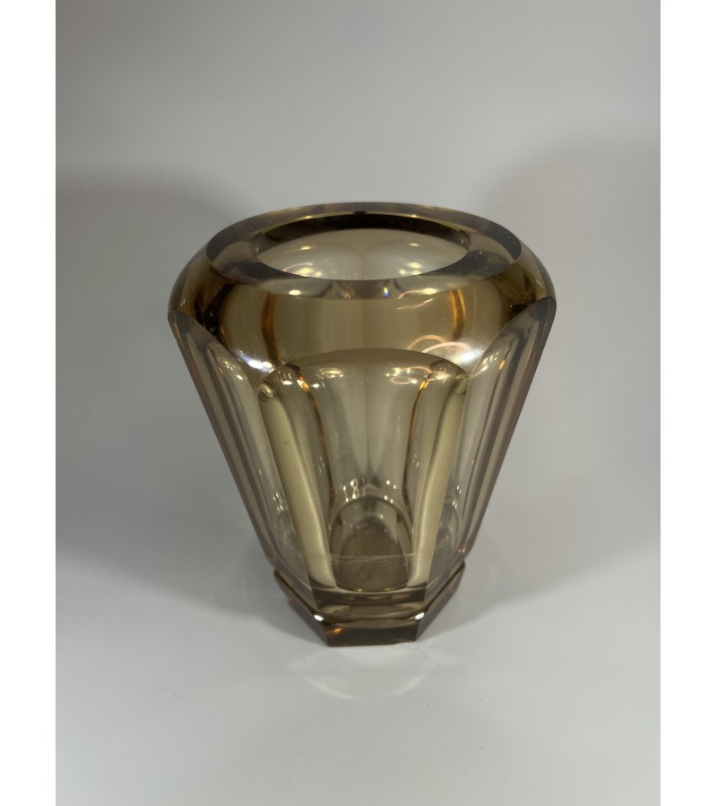 Vaza antikvarinė, Art Deco stiliaus. Kaina 32