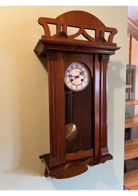 Laikrodis Junghans, antikvarinis, secesijos stiliaus, pakabinamas, sieninis. Veikintis. Kaina 187