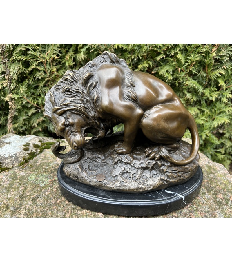 Statula bronzinė Liūtas ir gyvatė. Antoine Louis Barye (1796-1875). 1838 m. modelis, reprodukcija, Prancūzija. Svoris 8,2 kg. Kaina 287