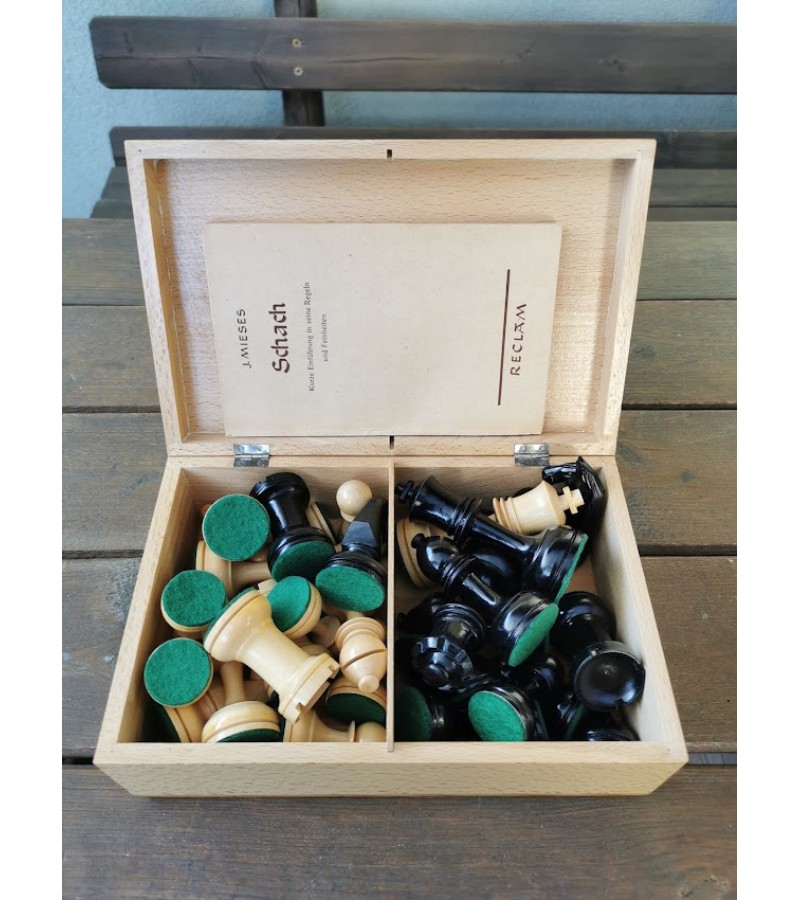 Šachmatai mediniai, vintažiniai su knygele, originalioje dėžutėje. Kaina 63