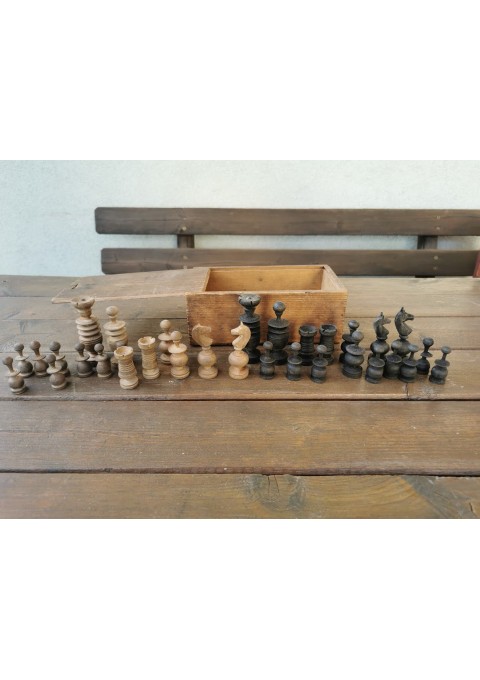 Šachmatai, antikvariniai. prieškario, 1915 m., mediniai, originalioje dėžutėje. Kaina 128