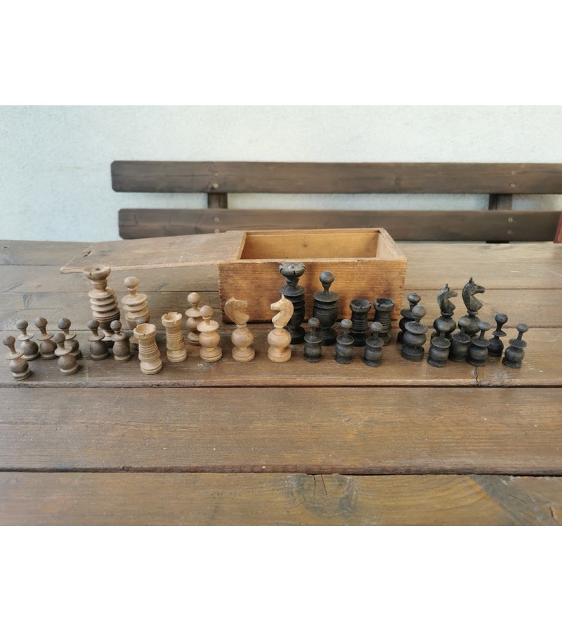 Šachmatai, antikvariniai. prieškario, 1915 m., mediniai, originalioje dėžutėje. Kaina 128