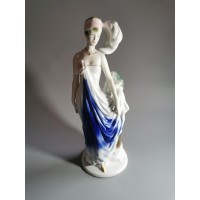 Statulėlė porcelianinė Art Deco stiliaus moteris. Flapper. Kaina 48