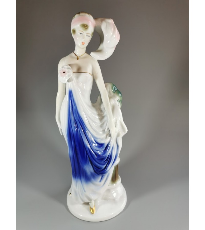 Statulėlė porcelianinė Art Deco stiliaus moteris. Flapper. Kaina 48