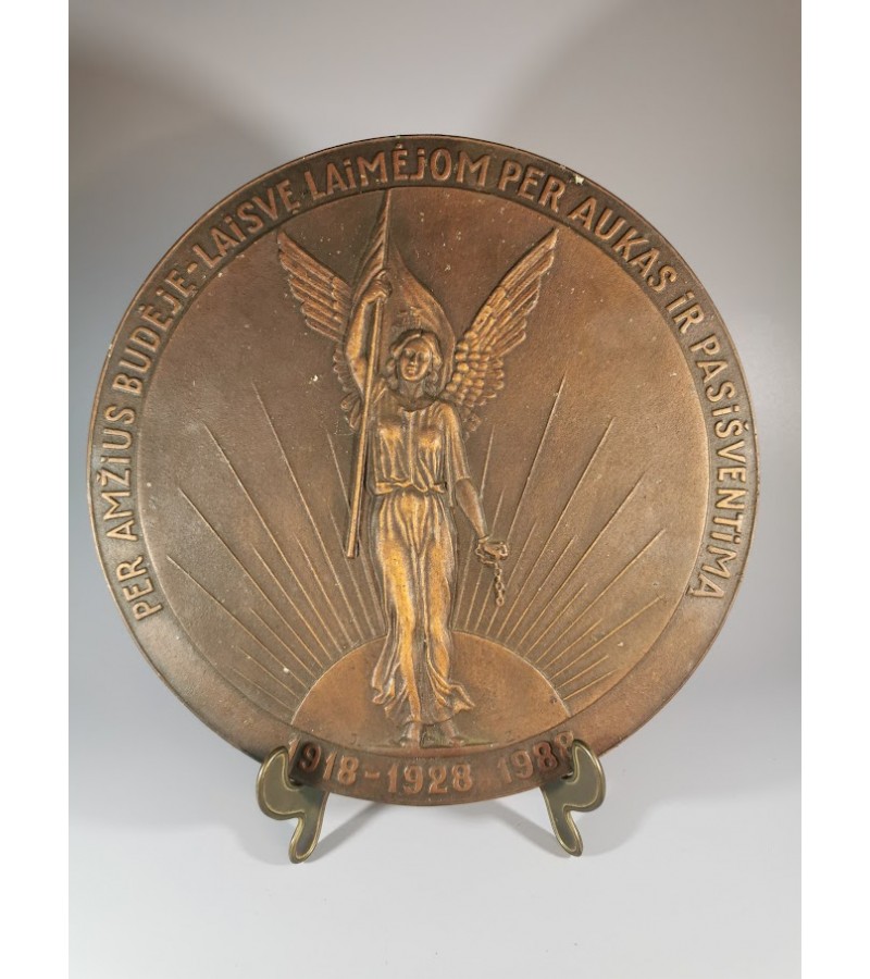 Bareljefas Laisvės statula. Per amžius budėję-laisvę laimėjom per aukas ir pasišventimą. 1918-1928. 1988. Kaina 38