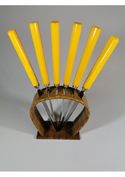 Stovelis bakelitinis su peiliais vaisiams bakelitinėmis rankenomis, Art Deco stiliaus. antikvariniai. Kaina 128