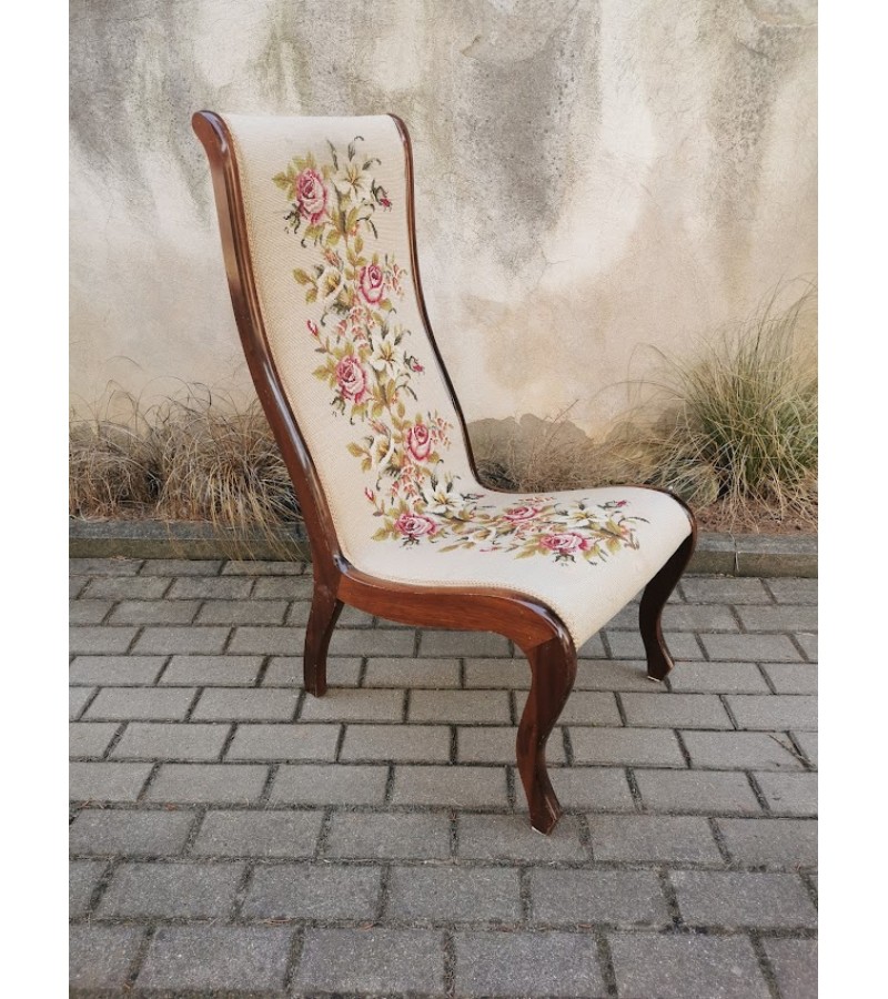 Krėslas, kėdė vintažinė, elegantiškos formos. Kėdė su porankiais. Kaina 157