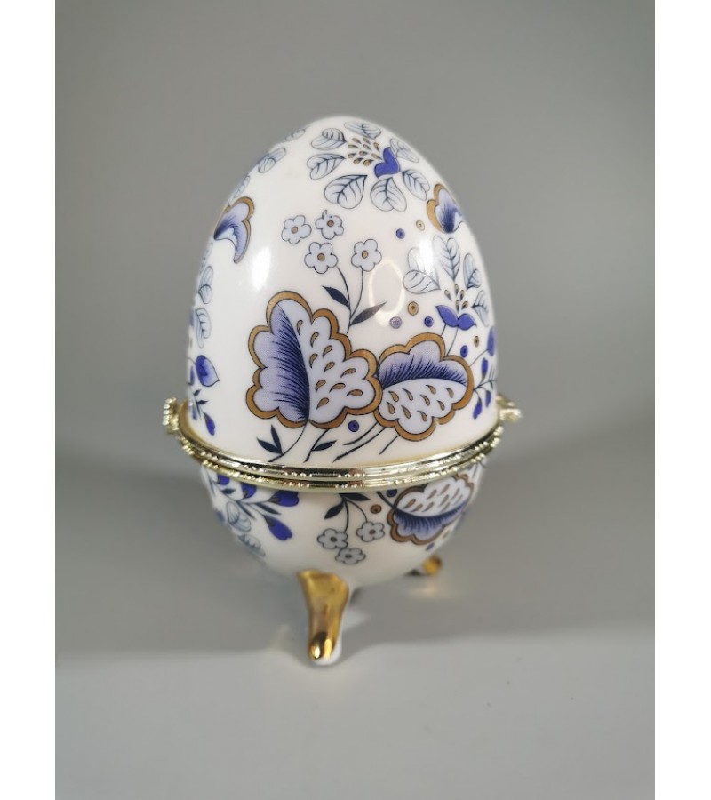 Kiaušinis, kolekcinis, porcelianinė dėžutė. Kaina 23