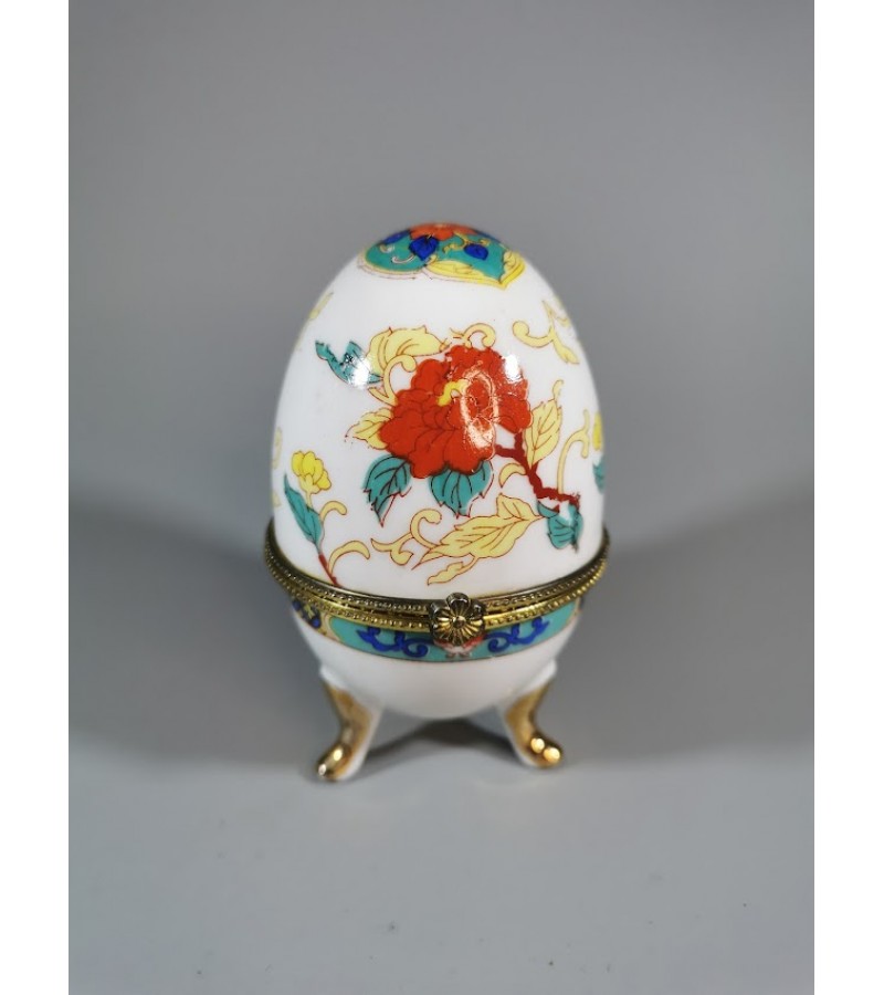 Kiaušinis, kolekcinis, porcelianinė dėžutė. Kaina 13