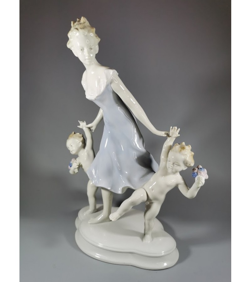 Statulėlė porcelianinė Motina su vaikais. Rytų Vokietija. Kaina 68