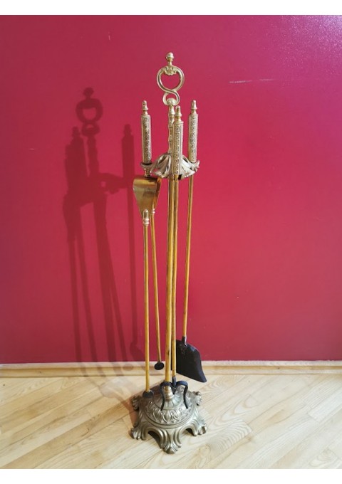 Židinio įrankiai su stovu bronziniai, stilingi. Aukštis 100 cm. Kaina 287