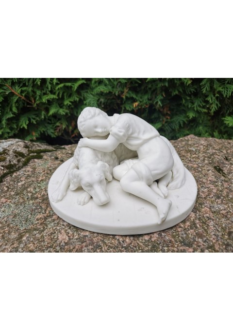Statulėlė biskvitino porceliano Vaikas su šuniu. Kaina 43