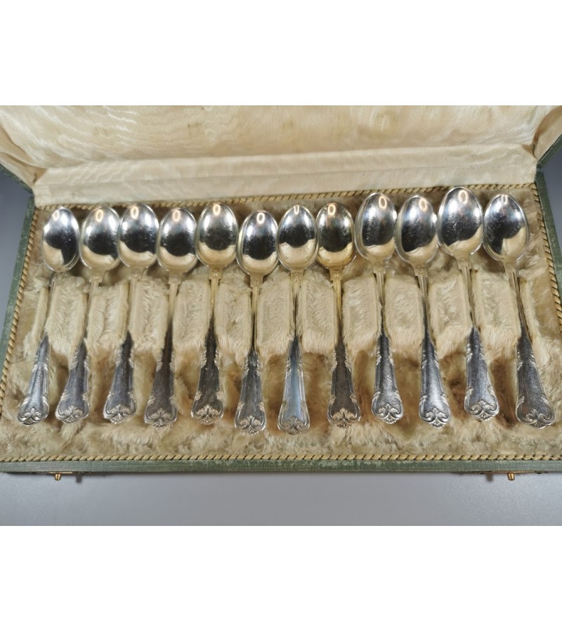 Šaukštelių sidabrinių, antikvarinių komplektas 12 vnt. originalioje dėžutėje. Kaina 387 
