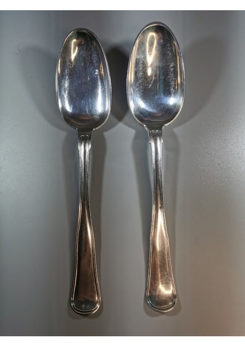 Šaukštai sidabriniai, antikvariniai, vienodos formos ir ilgio (22 cm.). Svoris 60 ir 75 gr. Kaina 88 ir 98.