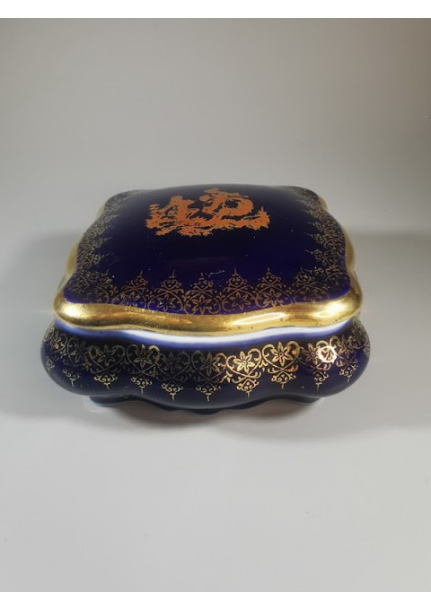 Dėžutė porcelianinė Limoges France, kobalto spalvos, keturkampė. Kaina 32