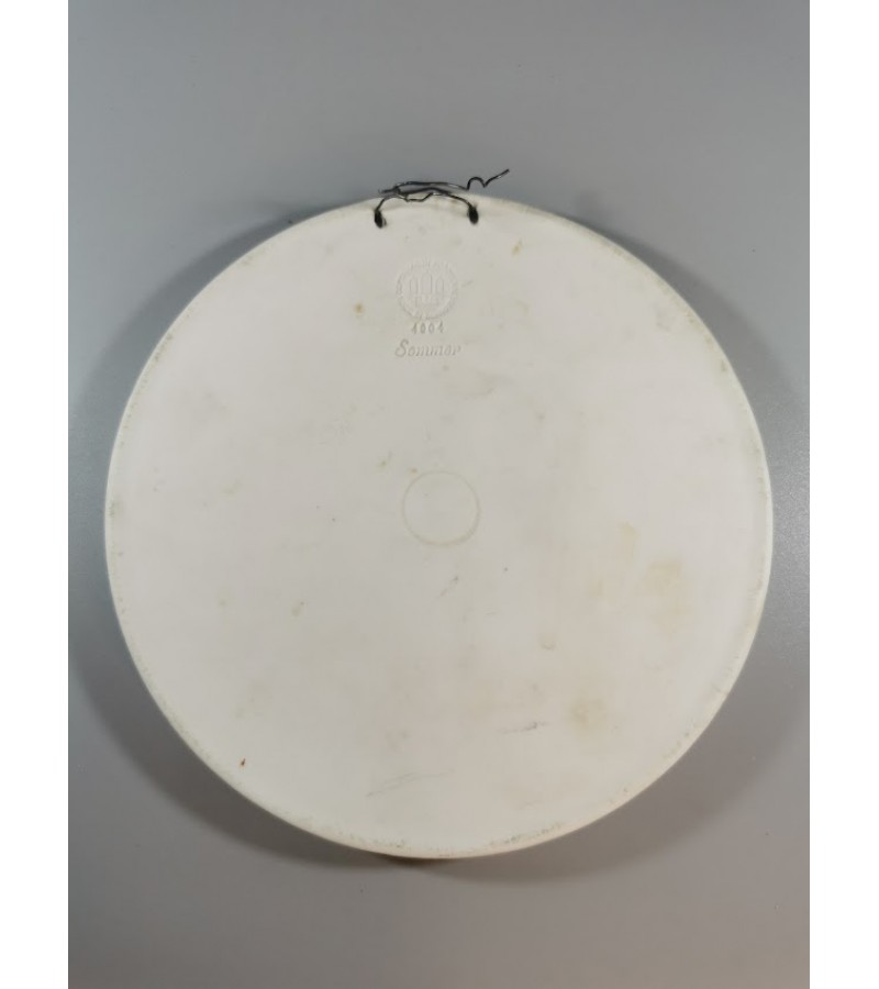 Plaketė porcelianinė antikos tema, biskvitas, Royal Copenhagen. Denmark. Skersmuo 20 cm. Kaina 18