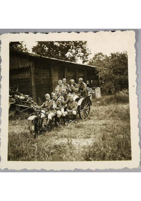 Nuotrauka II PK vokiečių kareivių, 1940 m. Dydis: 6 x 6 cm. Kaina 6