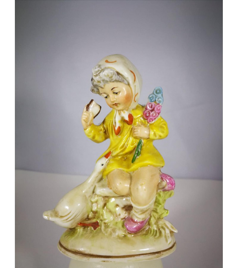 Statulėlė porcelianinė Mergaitė su žąsim. Vokietija. Kaina 32