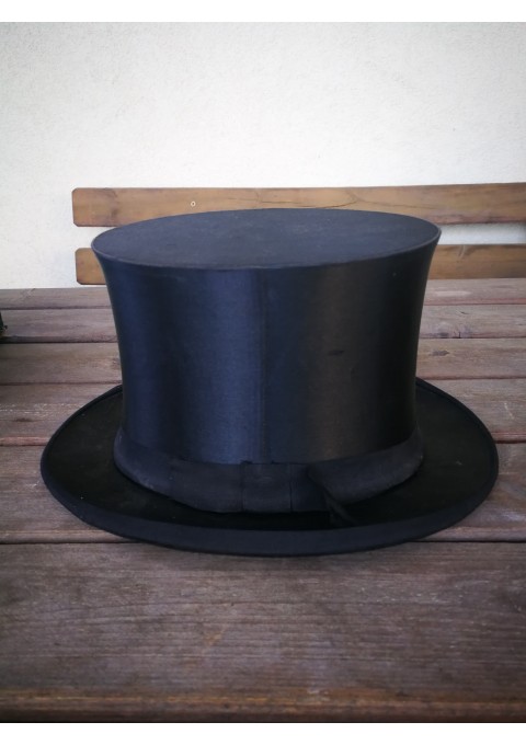 Cilindras-skrybėlė antikvarinis, sudedamas. Kaina 62